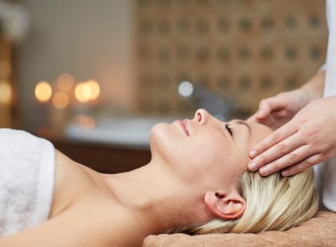 Profesionálne masáže - klasická, antimigrenózna či špeciálna indická masáž hlavy Champi. Doprajte svojmu telu uvoľnenie a zbavte sa stresu. 
