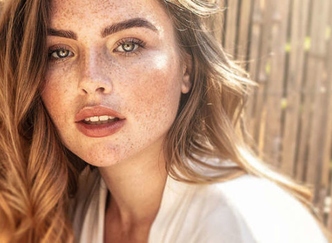 Kyslíkové ošetrenie pleti alebo pokožky hlavy s problémom padania vlasov.