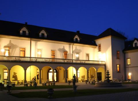 Zažite pocit rozprávky na vlastnej koži. Romantická dovolenka na Zámku Kamenný Dvůr s all inclusive a denným vstupom do wellness. 