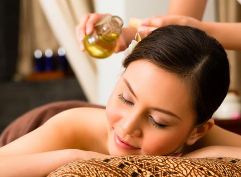 Exkluzívna masáž nôh "GAURI", masáž chrbta "VYANA" alebo celotelová masáž "SHALARI" dodajú vášmu telu presne to, čo potrebujete. 