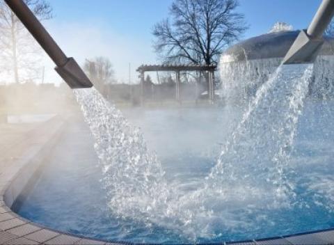 Nechajte sa hýčkať a vyrazte do 3* Hajnal Hotela v mestečku Mezőkövesd. Tešte sa na chutnú polpenziu, vstup do wellness a skvelú masáž. 