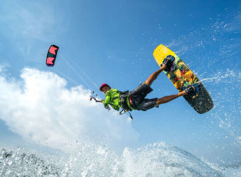 Individuálne kurzy adrenalínového landkitingu (na tráve) - praktická a teoretická výučba.