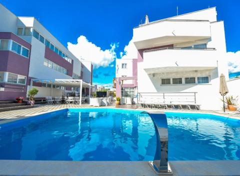 Doprajte si nezabudnuteľnú dovolenku v chorvátskom Zadare. Len pár krokov od pamiatok a pláže na vás čaká ubytovanie v hoteli Zadar.