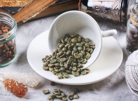 Jesenná únava číha za rohom, no vy sa jej môžete s úsmevom vyhnúť. Stačí, ak si každé ráno zalejete šálku lahodnej zelenej kávy.