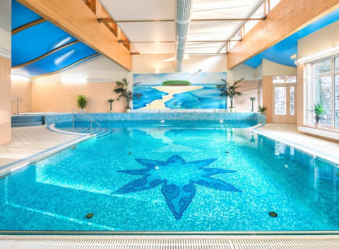 Karlove Vary v srdci kúpeľnej zóny: Interhotel Central **** s polpenziou, wellness, procedúrami.