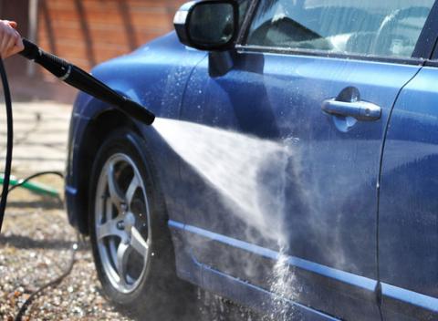 Skvelé ručné umytie exteriéru auta + tekutý vosk Autoglym. Váš štvornohý tátoš znesie veľa a preto si zaslúži primeranú starostlivosť.