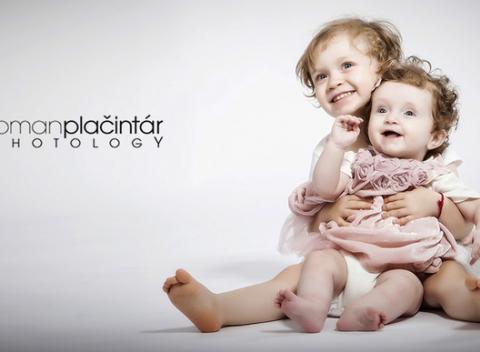 Fotografovanie v ateliéri Romana Plačintára – rodinné, tehuľky, glamour a pre odvážlivejších aj umelecké akty. 