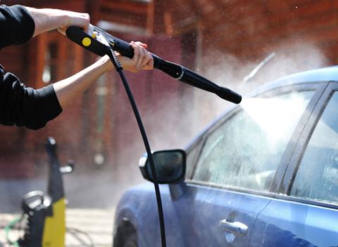 Postarajte sa o vášho štvorkolesového miláčika tak, ako sa patrí! Ručné umytie exteriéru a tekutý vosk autoglym v Žiline.