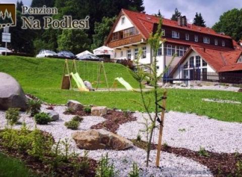 Objavujte krásy Kašperských hôr. Skvelá dovolenka v penzióne Na Podlesí na Javorníku, plná výletov, chutnej polpenzie a wellness relaxu. 