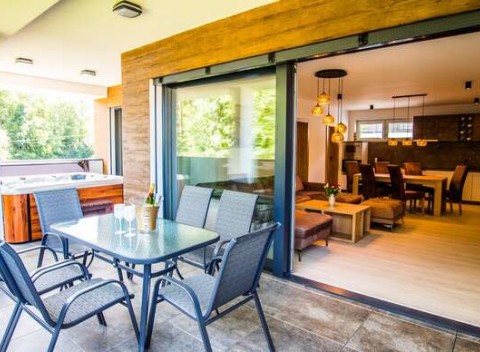 Luxusné bývanie s privátnou vírivkou až pre 6 ľudí v Penthouse Apartments pri Oravskej priehrade.