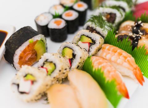 Exkluzívne sushi sety na donášku od Koshi Sushi. Výber tých najchutnejších kúskov pripravených z čerstvých surovín až k vám domov.