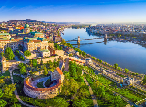 Budapešť v pokojnej časti v Corvin Hoteli Budapest - Sissi Wing *** s welcome drinkom a raňajkami.
