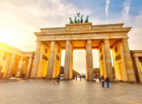 Vyberte sa aj vy do Berlína, ktorého atrakcie vyhľadáva čoraz viac Slovákov. Ubytovanie v centre mesta v Hoteli Delta*** s raňajkami.