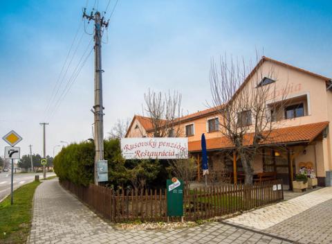 Chystáte sa navštíviť naše hlavné mesto a hľadáte komfortné ubytovanie? Rodinný Rusovský penzión je tým pravým pri návšteve Bratislavy.