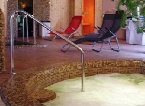 Krásny KINCSEM WELLNESS HOTEL*** vám dopraje luxus bez ruchu veľkomesta. Po prechádzke prírodou vás čaká wellness a chutná polpenzia. 