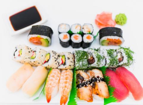 Exkluxívne sushi sety od prvej košickej sushi donášky. Výber tých najchutnejších kúskov pripravených z čerstvých surovín až k vám domov.  