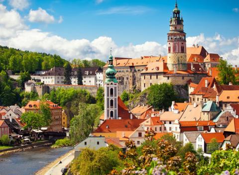 Český Krumlov - pýcha UNESCO na Vltave! Potulky historickými uličkami, návštevy pamiatok, romantické chvíľky s ubytovaním v Penzióne Prelát.