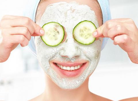 Doprajte vašej pleti starostlivosť v podobe čistenia ultrazvukom či diamantovej mikrodermabrázie, odvďačí sa vám nekonečnou krásou.