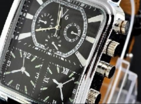 Pánske značkové hodinky V6 TRIO, ktoré prezentujú ostrieľaných a dobrodružných jednotlivcov. Originálny design, vysoká kvalita. 