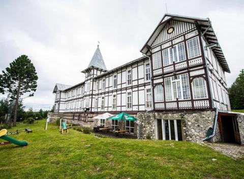 Romantický víkend vo Vysokých Tatrách v lokalite klimatických kúpeľov. Pobyt v komfortnom Hoteli Palace Tivoli*** s bohatou polpenziou. 