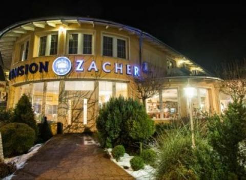 Doprajte si zaslúžený oddych v pokojnom prostredí kúpeľného mesta Piešťany. Pobyt v penzióne Zacher*** s polpenziou, bowlingom a saunou.