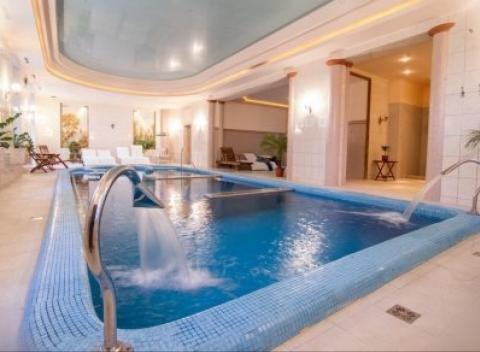 Rozprávková dovolenka v historickom kaštieli Batthyány Kúria**** pri Balatone v Maďarsku. Čaká vás luxus, neobmedzený wellness a polpenzia.