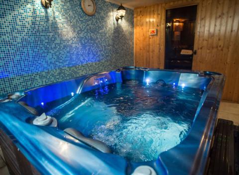 Privátne wellness - infrasauna, suchá sauna, vírivka pre 2 osoby. Užite si 2 hodiny sladkého ničnerobenia a regenerácie pre vaše telo. 