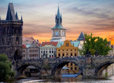 Viacdňový rodinný pobyt v elegantnom Hoteli Meda**** v srdci Prahy, s raňajkami a voľným vstupom do múzea moderného umenia Museum Kampa. 