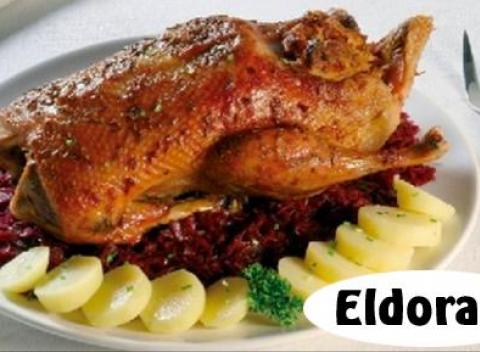 Kačacie hody pre 4 osoby v centre Bratislavy! Pochutnajte si na lahodnej kačke s vynikajúcimi lokšami, knedľami a dusenou červenou kapustou.