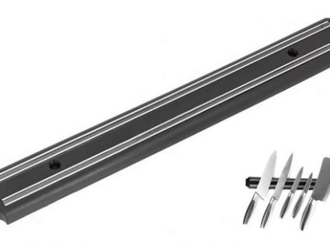 Magnetický držiak na zavesenie nožov určite uľahčí ich prehľad. Ba naviac poslúži aj ako magnetická lišta na pracovné náradie. 