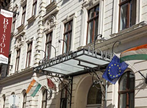 Vyberte sa spoznávať krásy a pamiatky Budapešti. Komfortný pobyt pre dvoch a dieťa do 6 r. v centre mesta v luxusnom 4* hoteli s raňajkami.