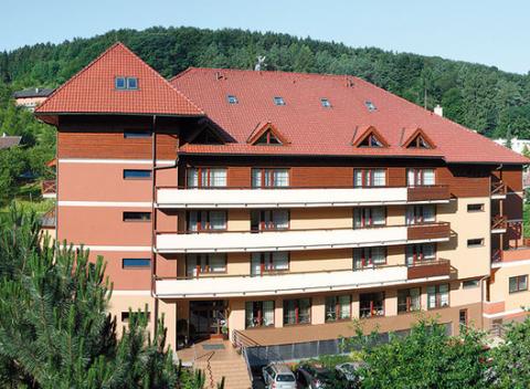 Užite si dni plné pohody v kúpeľnom meste Luhačovice. Pobyt v hoteli Rezidence Ambra**** s polpenziou, wellness a neobmedzeným bazénom. 