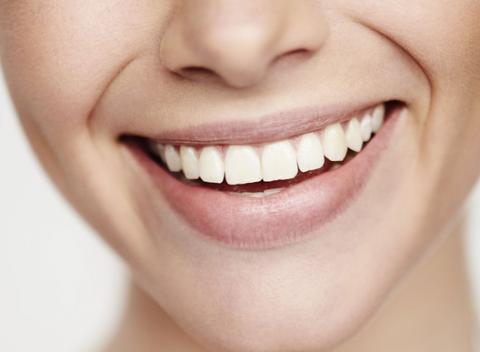 Dentálna hygiena pre dospelých alebo deti + hračka grátis. Pravidelné odstraňovanie povlakov zabezpečí zdravé zuby bez kazov. 