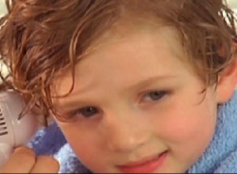 WaxVac - perfektný prístroj na čistenie uší pre celú rodinu. Pomôže vyčistiť vaše uši bez zatlačenie a zhutnenia ušného mazu. 