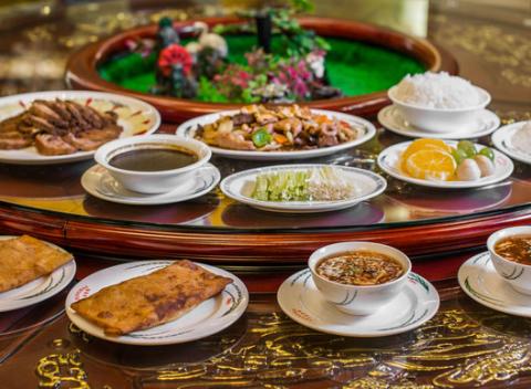 3-chodové menu s pekingskou kačicou pre 2 až 4 osoby. Zažite atmosféru čínskej kultúry s vašimi priateľmi v najstaršej čínskej reštaurácii. 