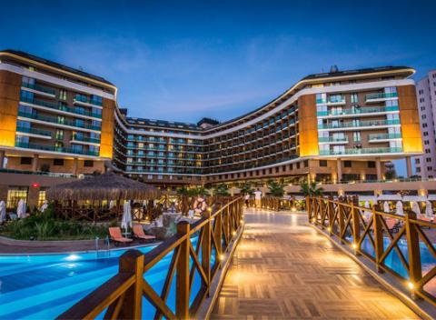 Vykročte do Nového roka vo veľkom štýle - pobytom v luxusnom tureckom 5* hoteli len kúsok od pláže, so stravovaním all inclusive a wellness.