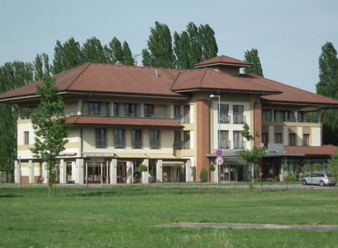 Ideálne miesto pre pobyt s deťmi, kde si užijú aj rodičia. Pobyt v hoteli Legend*** v Dunajskej Strede s polpenziou a neobmedzeným bazénom. 