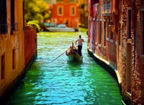 Romantický pobyt pre dvoch na 3 alebo 4 dni v Benátkach v útulnom hoteli Alla Giustizia s raňajkami. Spoznajte mesto zapísané v UNESCO. 