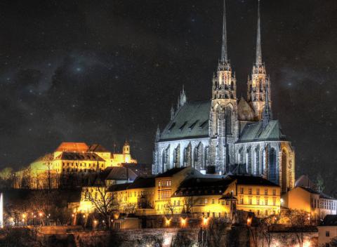 Vydajte sa spoznávať krásy a pamiatky metropoly Moravy. Komfortné ubytovanie s raňajkami a parkovaním v hoteli OLD TOWN Brno****.
