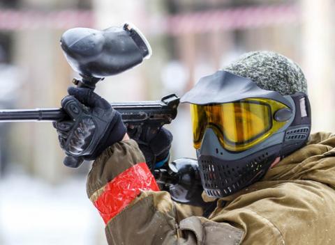Paintball na 3 hodiny na jednom z najväčších ihrísk na Slovensku. Dynamická adrenalínová hra, ktorú sprevádza kopec zábavy.