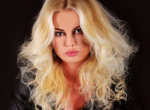 Biznis alebo fashion fotografie, vizáž a reorganizácia šatníka s profesionálom. Každý človek je krásny, aj keď to možno nie vždy sám vidí.