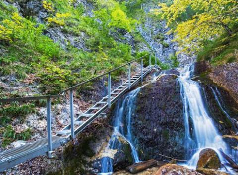 Vyrazte na parádnu dovolenku do prekrásneho Slovenského raja, kde sa nadýchate čerstvého vzduchu a pokocháte sa miestnymi pamiatkami.