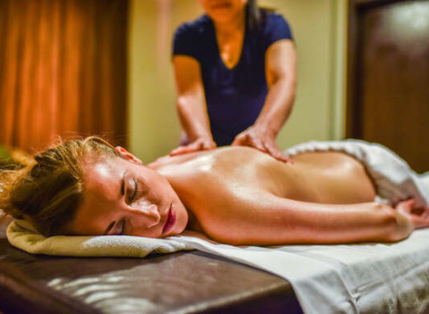 Vstup do wellness a thajská masáž pre 2 osoby v BaanThai - pravé čaro thajských masáží a rituálov.