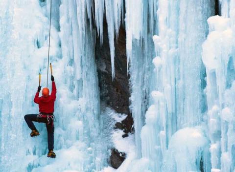 Ak vám bije srdce pre hory, potom vás poteší extrémny 4-dňový kurz v Tatrách – skialp, lezenie v ľadopáde a lavínový kurz.