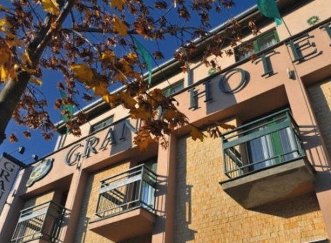 Ak hľadáte pohodlné ubytovanie s nádychom romantiky ste na správnej adrese. Pobyt v historickom centre mesta v 4* Grand hoteli Třebíč.