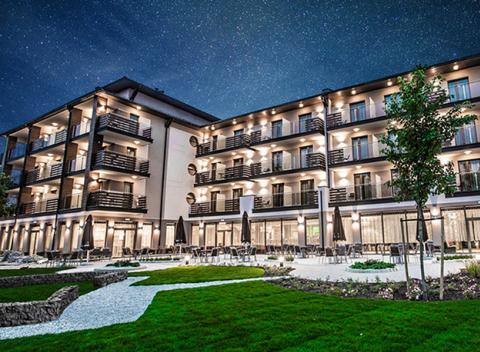 Regenerácia a relax v komplexe minerálnych bazénov s polpenziou a zľavami. Pobyt v hoteli Malinowy Raj **** v poľskom meste Solec-Zdrój.