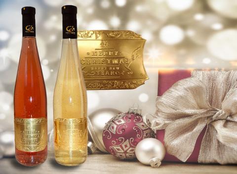 Víno Gold Cuvee Label s 23-karátovými lupeňmi zlata. Prenikavá aróma s nádychom muškátu a bazového kvetu - pravá chuť neobyčajných chvíľ.