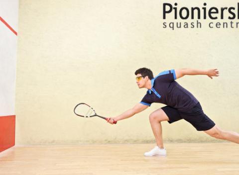 Hodina squashu + dva iontové nápoje v modernom novo-mestskom Squash Centrum Pionierska v Bratislave. Skvelá a dynamická hra. 