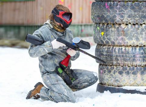 Dynamická hra, ktorú sprevádza kopec zábavy. Paintball na 3 hodiny na jednom z najväčších ihrísk v príjemnom lesnom prostredí v Kalinkove. 