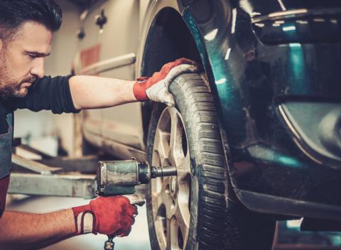 Máte malé žihadlo, cestného tigra či obra na sťahovanie? Prezuť musíte každého! Kompletné prezutie pneumatík vrátane vyváženia v Autoplyne. 